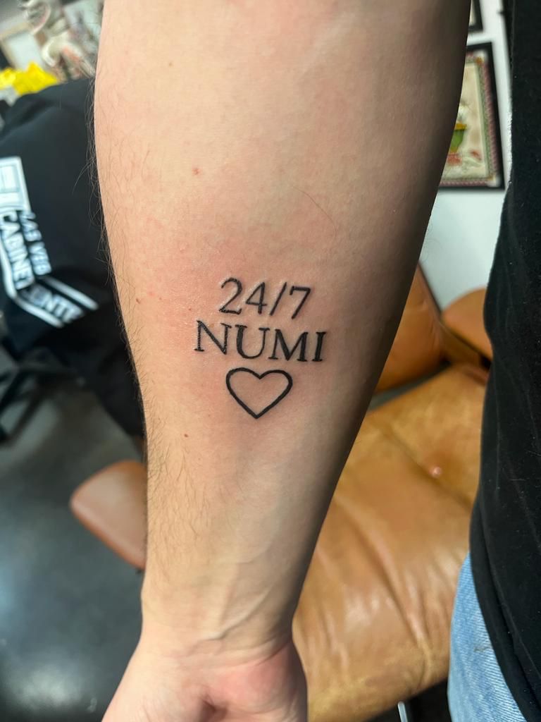 קעקוע לזכר נומי - תום גוטמן